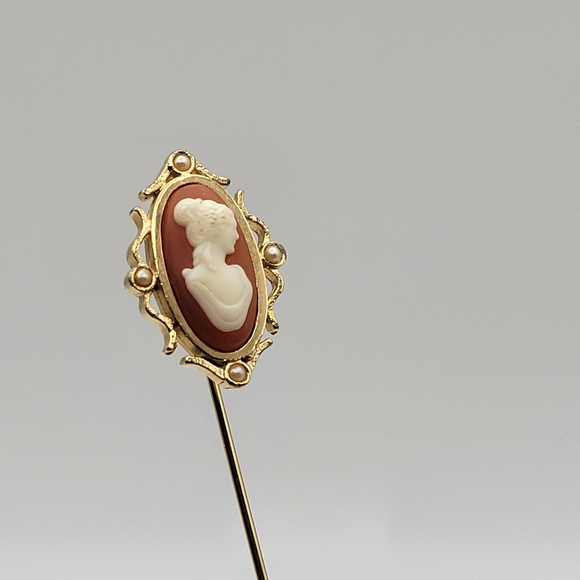 Elegant Avon Cameo Stick Pin with Gold and Seed Pearls Accents - Picture 4 of 11